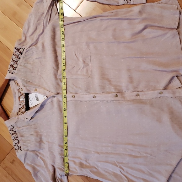 Button down blouce - Picture 2 of 10